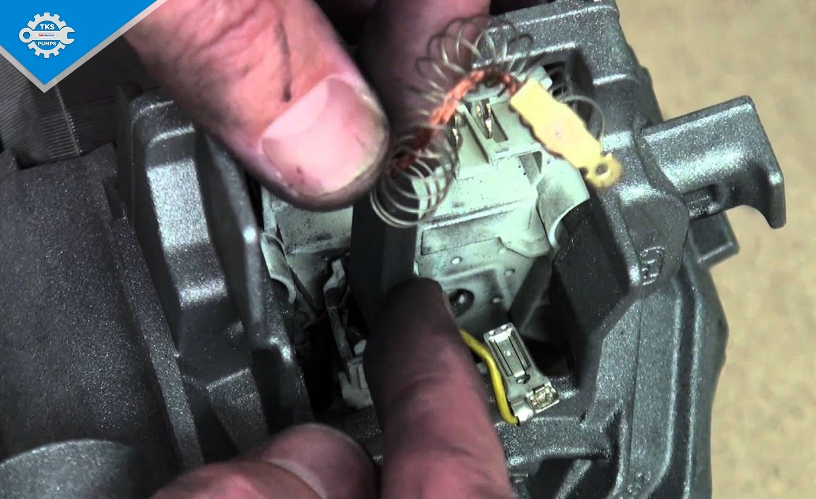 Thay thế chổi than